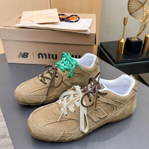 Womens Miu Miu x New Balance 530 SL Sneakers Tan